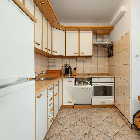 Apartment Plac Neptuna Bright With Balcony By Renters