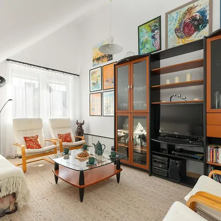 Apartment Plac Neptuna Bright With Balcony By Renters Miedzyzdroje