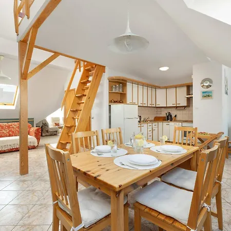 Plac Neptuna Bright With Balcony By Renters