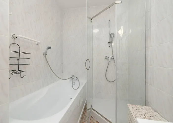 Apartment Plac Neptuna Bright With Balcony By Renters Miedzyzdroje