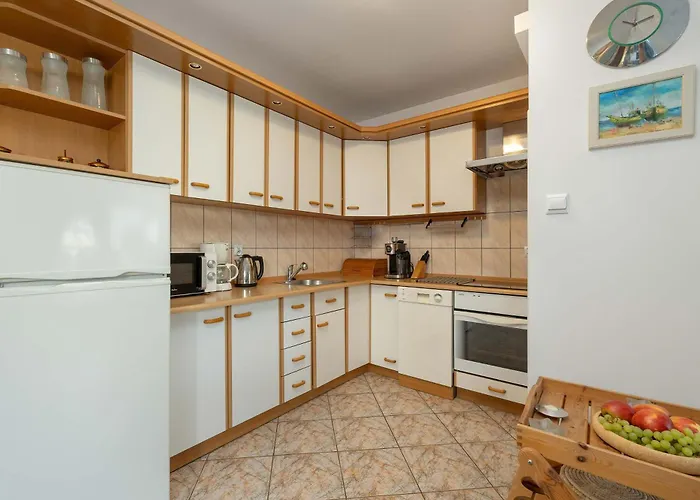 Plac Neptuna Bright With Balcony By Renters