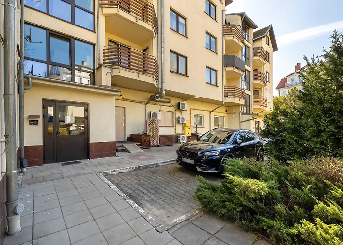 Apartment Plac Neptuna Bright With Balcony By Renters Miedzyzdroje