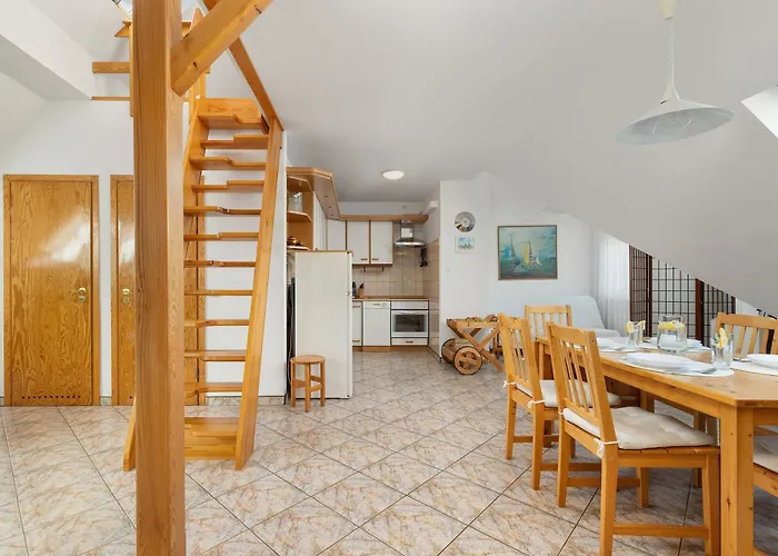 Plac Neptuna Bright With Balcony By Renters *