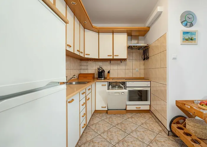 Apartment Plac Neptuna Bright With Balcony By Renters