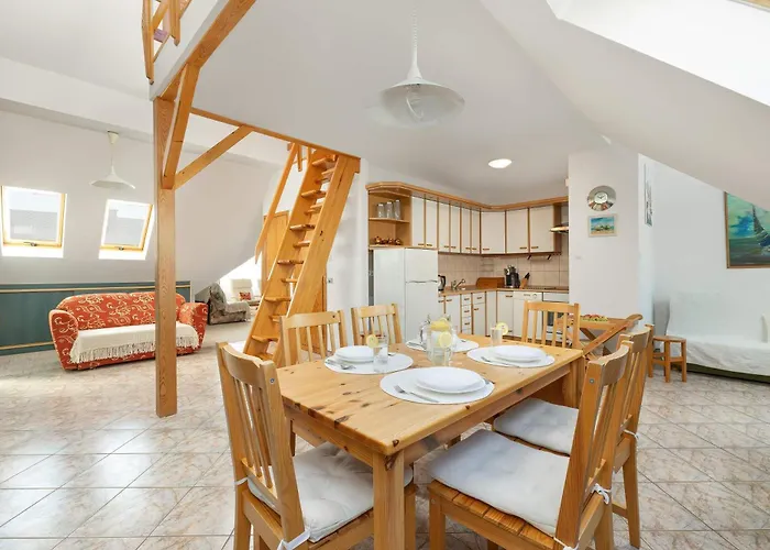 Plac Neptuna Bright With Balcony By Renters Apartment *